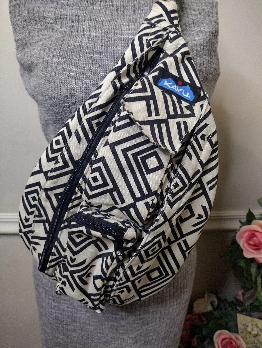 Kavu Black & White Geometric Print Rope Sling Bag